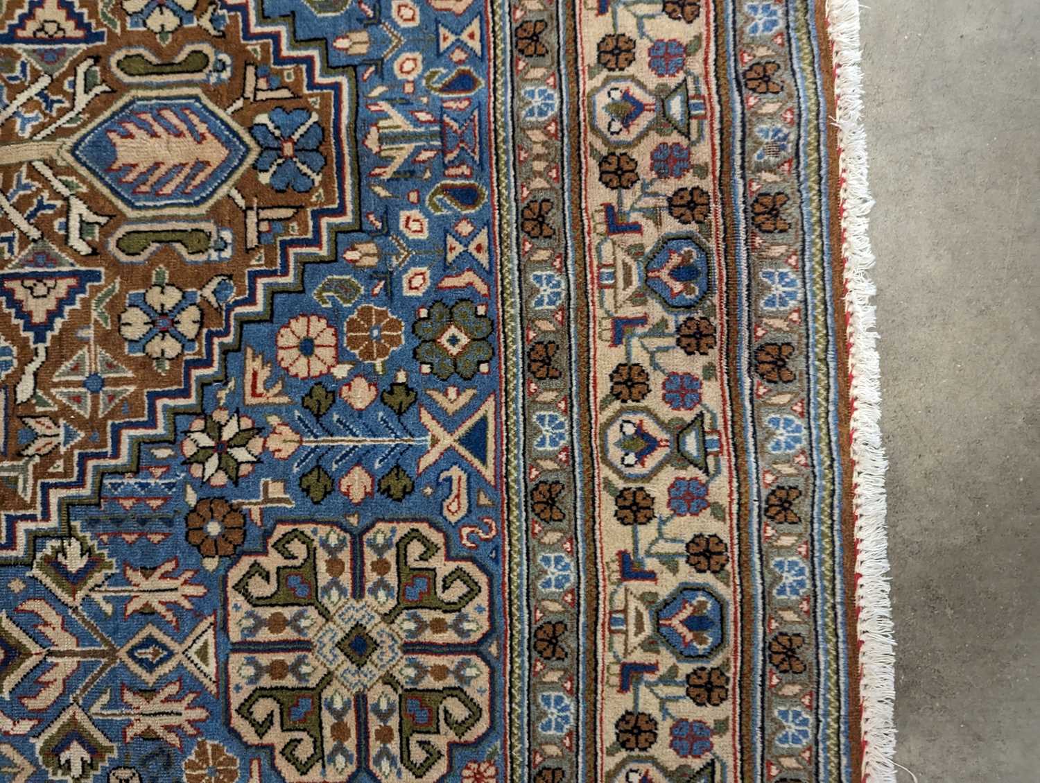 A Tabriz rug - Image 5 of 21