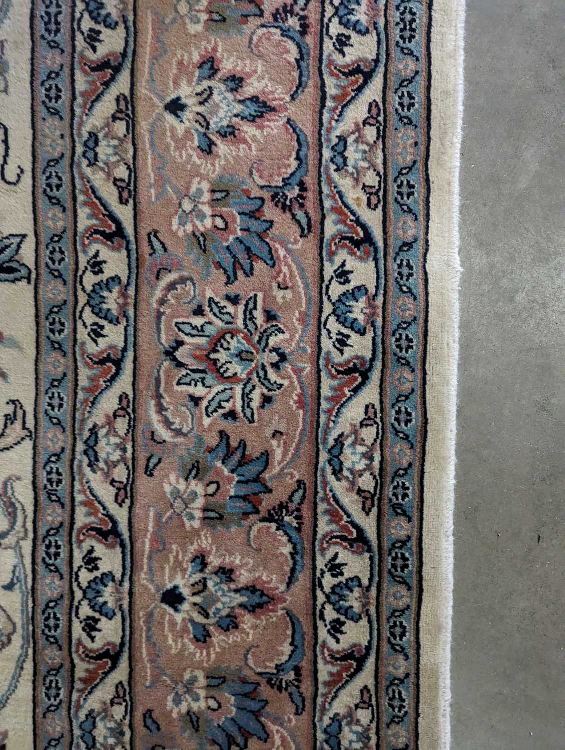 A Kashan carpet - Image 19 of 35