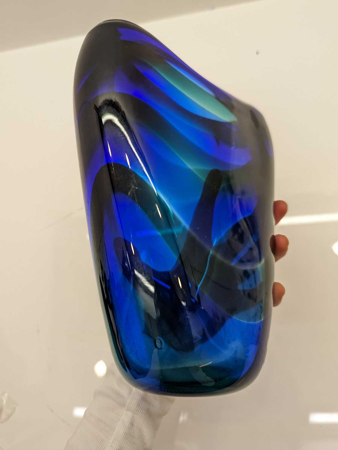 A Leerdram 'Unica' glass vase - Image 12 of 17