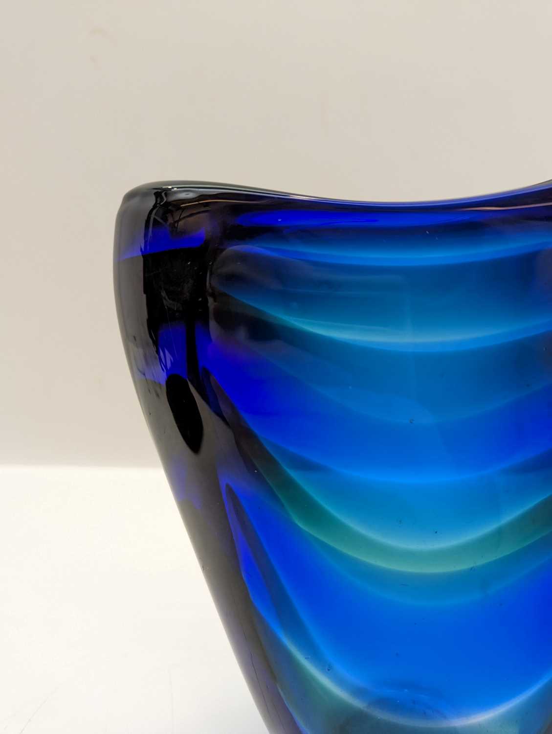 A Leerdram 'Unica' glass vase - Image 15 of 17