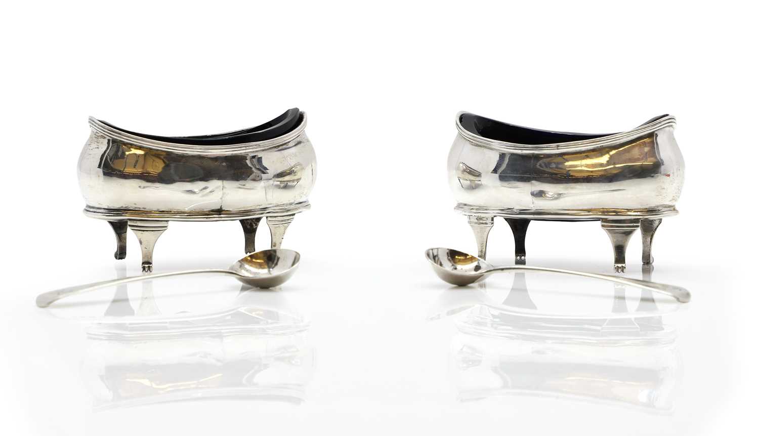 A pair of George III silver salts - Image 2 of 3