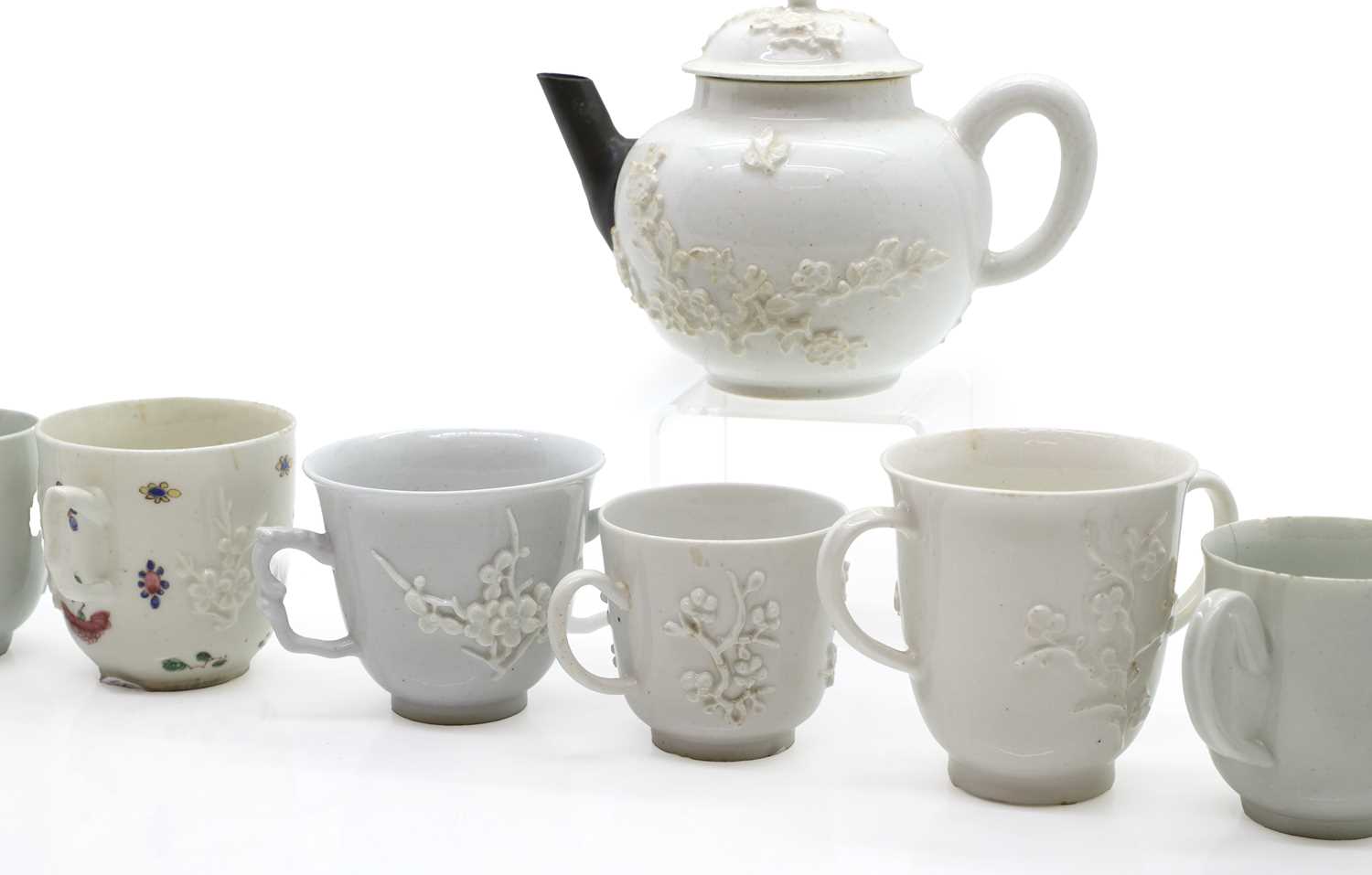 A collection of Bow blanc de chine porcelain - Bild 3 aus 10