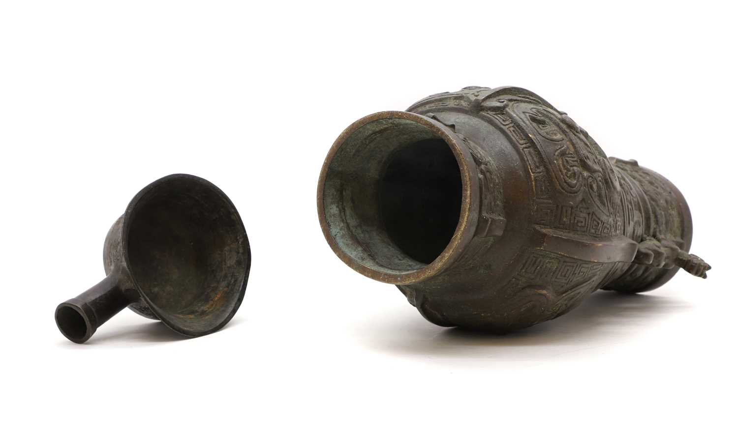 A Chinese bronze hu vase, - Bild 3 aus 3