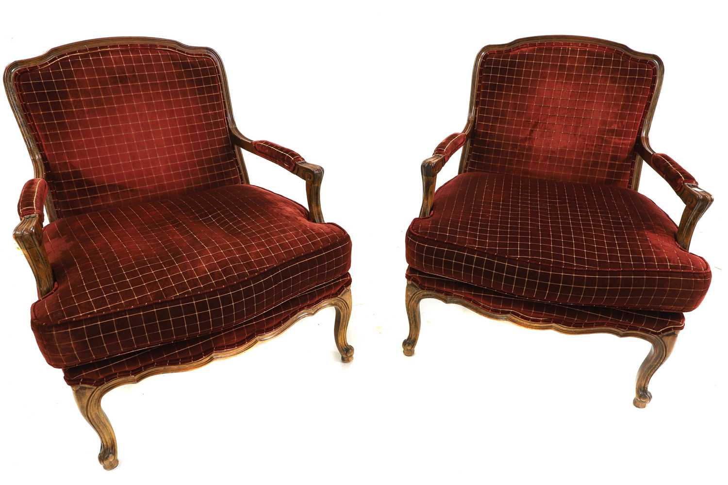 A pair of French Louis XV style fauteuils, - Bild 2 aus 3