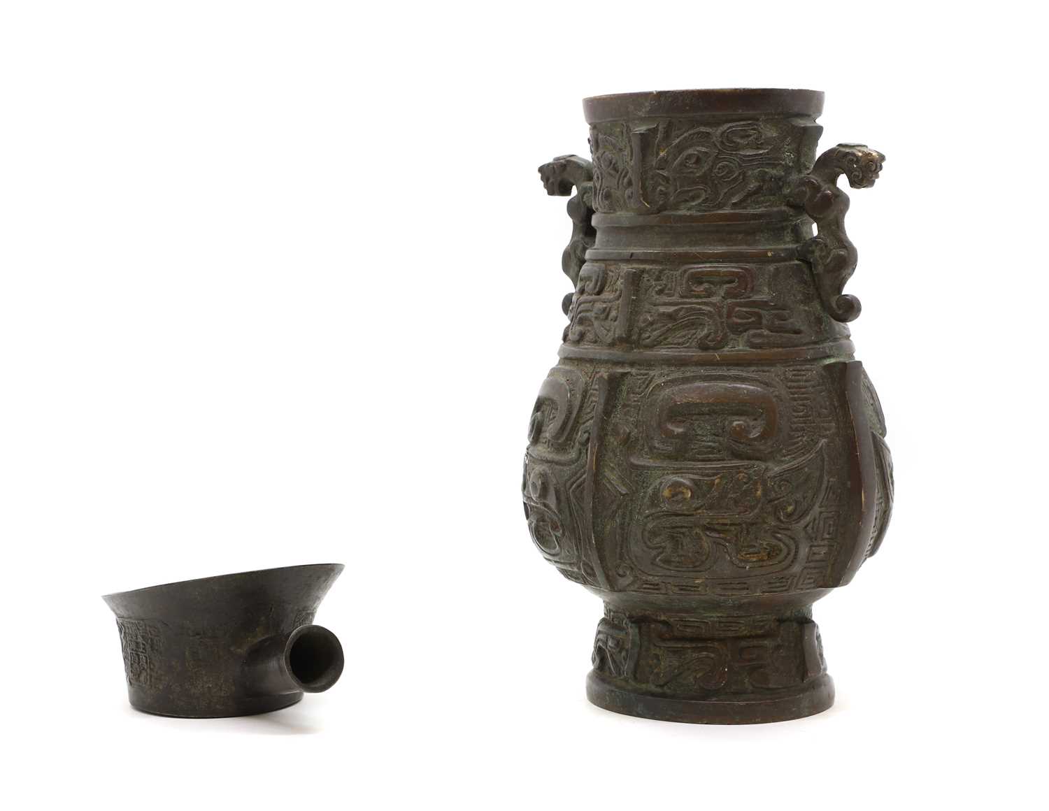 A Chinese bronze hu vase, - Bild 2 aus 3