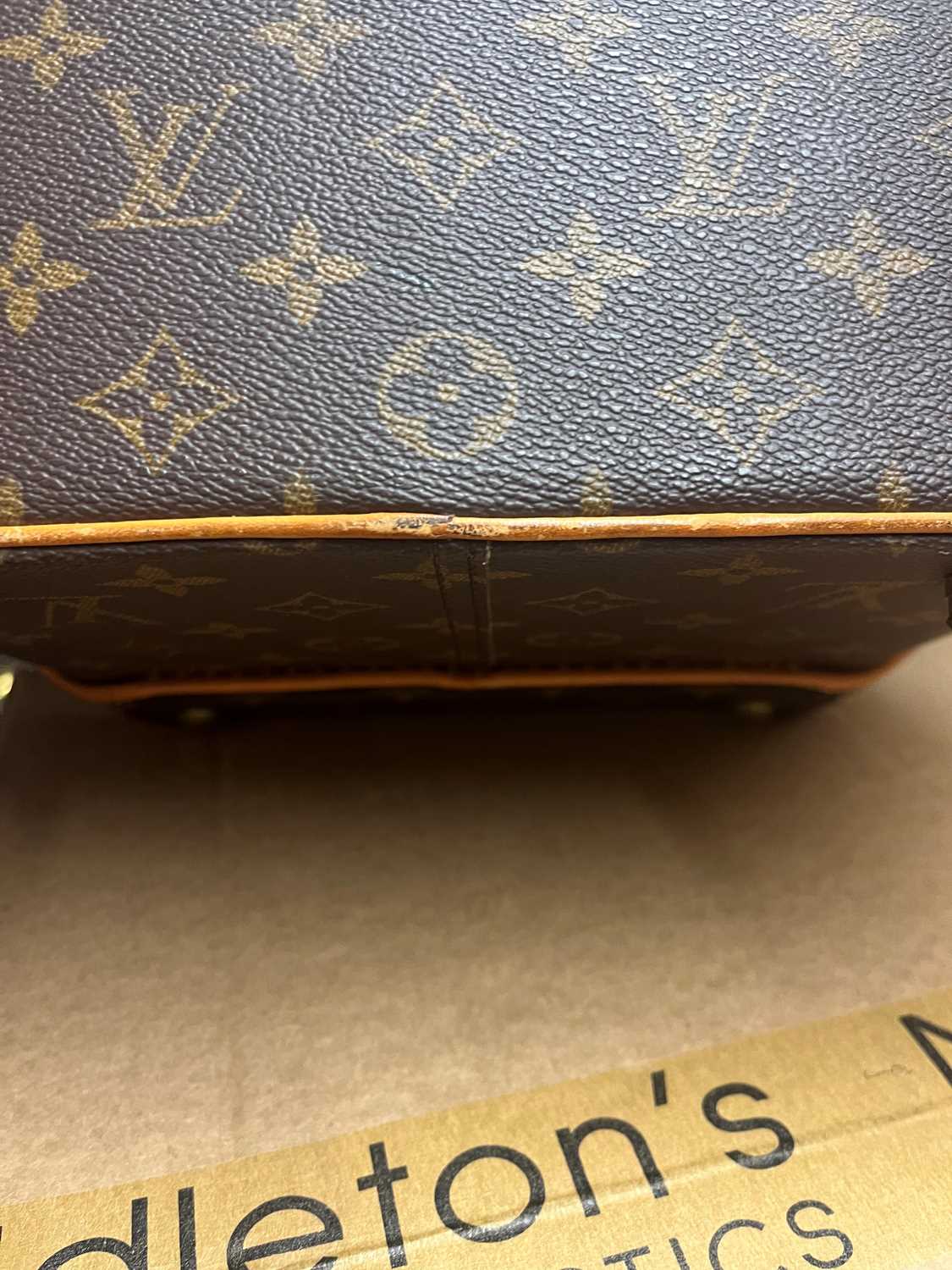 A Louis Vuitton monogrammed canvas boîte à chapeau ronde small hatbox, - Image 14 of 16