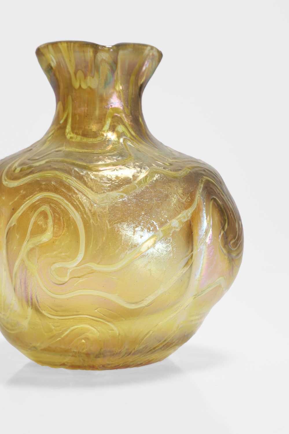 A German Fritz Heckert 'Changeant' glass vase, - Image 4 of 6