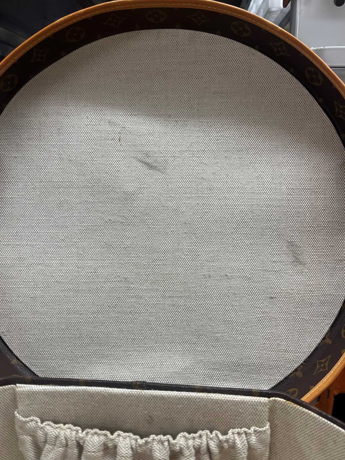 A Louis Vuitton monogrammed canvas boîte à chapeau ronde small hatbox, - Image 12 of 16