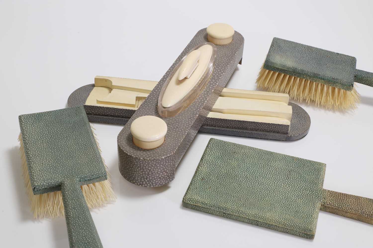 A ladies' Art Deco shagreen manicure set, - Image 4 of 5