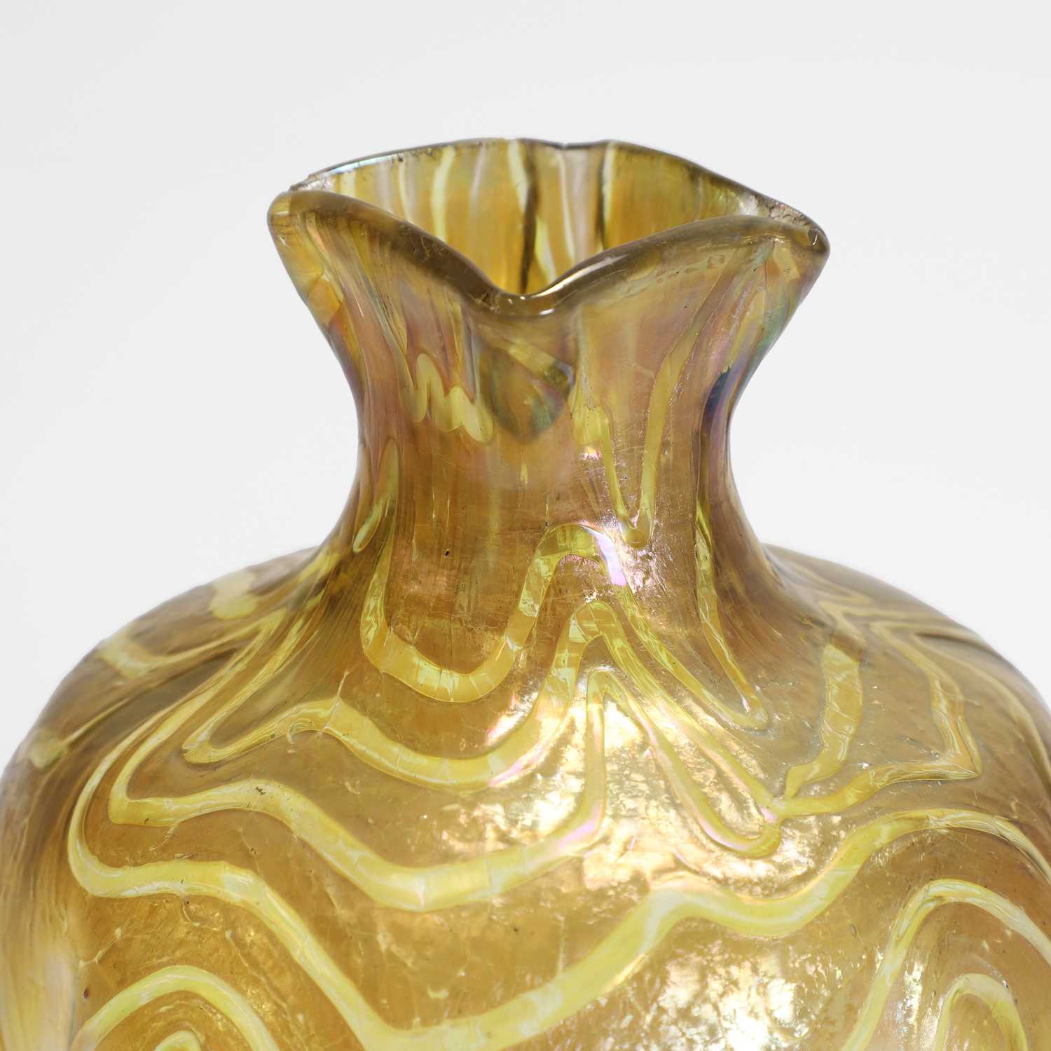 A German Fritz Heckert 'Changeant' glass vase, - Image 5 of 6