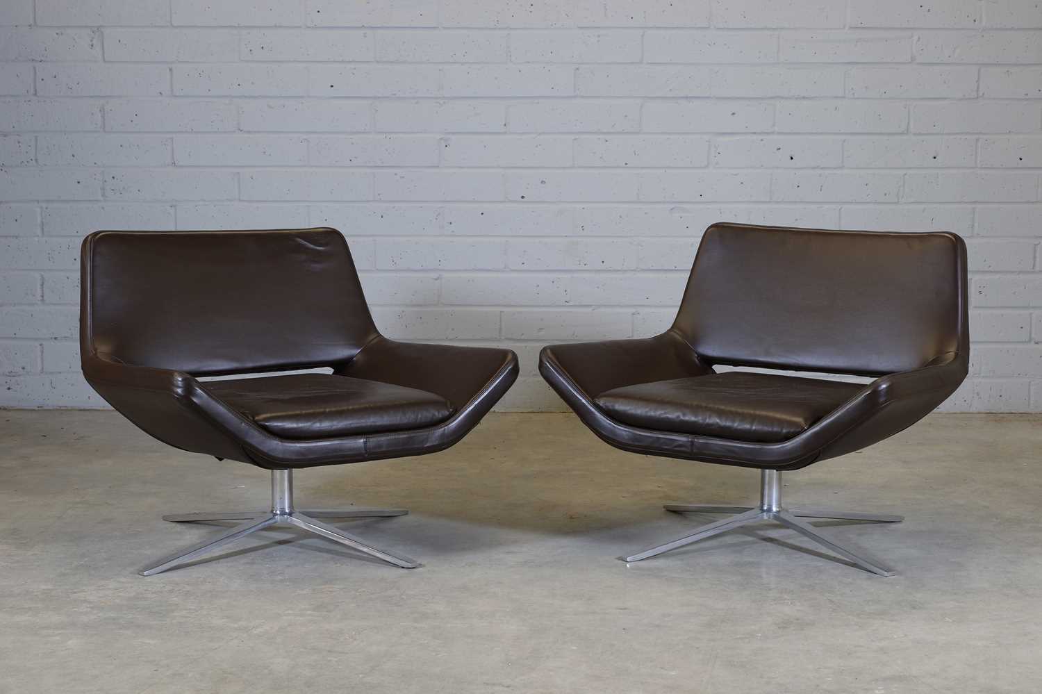 A pair of 'Metropolitan ME84' lounge chairs,