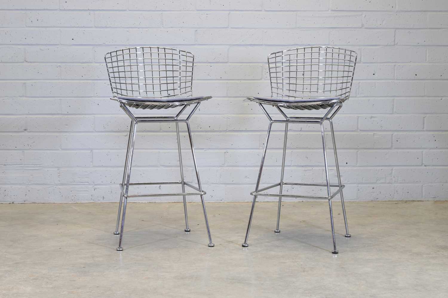 A pair of Bertoia bar stools, - Image 2 of 5