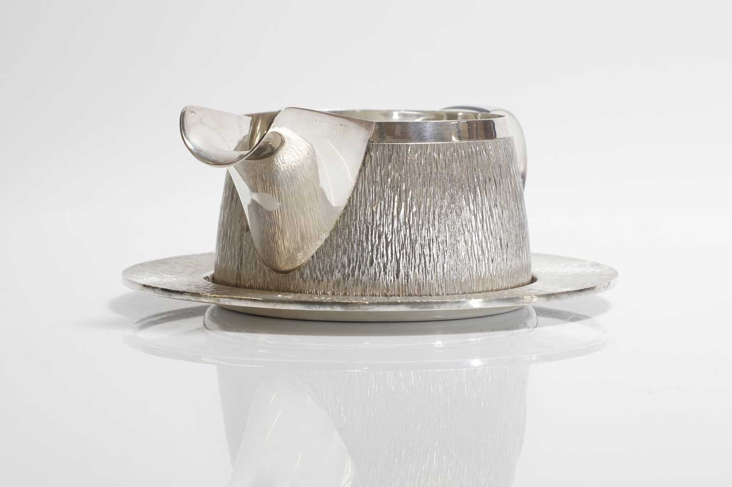 ▲ A textured sterling silver cream jug, - Image 3 of 10