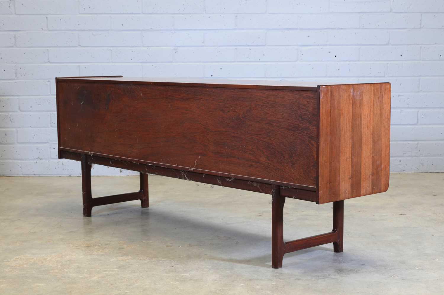 § A McIntosh rosewood sideboard, - Bild 3 aus 3