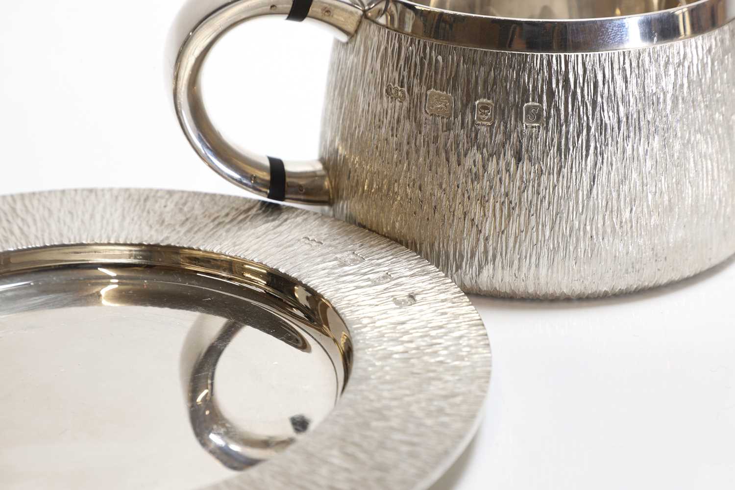 ▲ A textured sterling silver cream jug, - Image 4 of 10