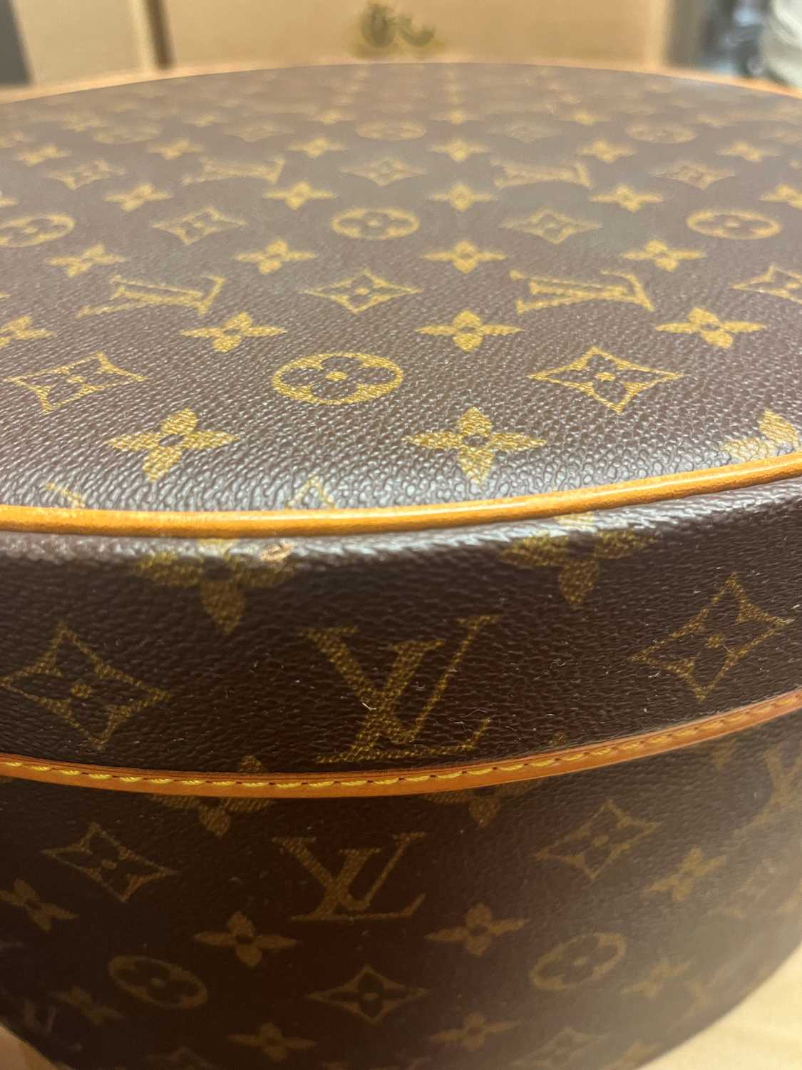 A Louis Vuitton monogrammed canvas boîte à chapeau ronde small hatbox, - Image 13 of 16