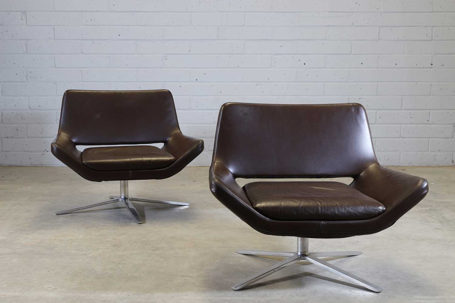 A pair of 'Metropolitan ME84' lounge chairs, - Bild 3 aus 6