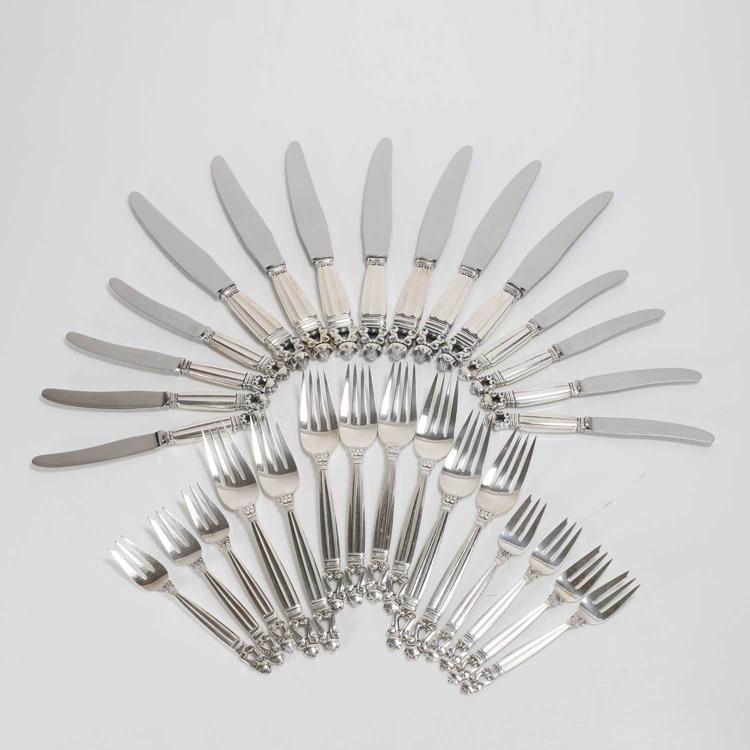 A Georg Jensen sterling silver 'Acorn' pattern part canteen, - Bild 2 aus 4