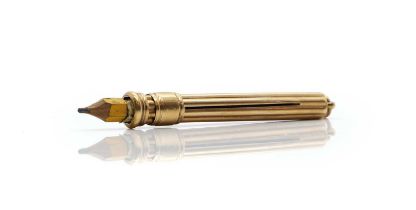 A 9ct gold propelling pencil,