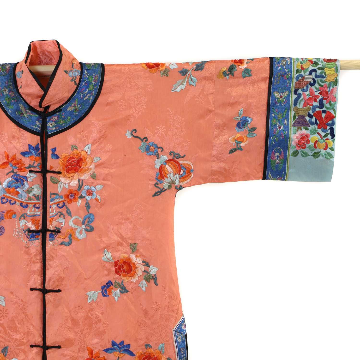 A Chinese silk dressing gown and pyjama set, - Image 5 of 17