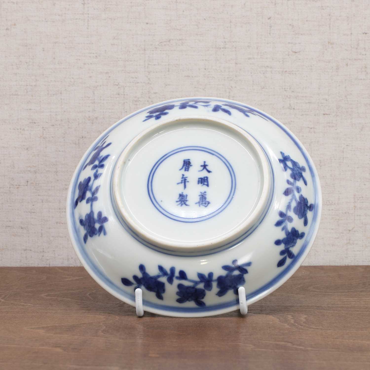 A Chinese blue and white saucer, - Image 3 of 5
