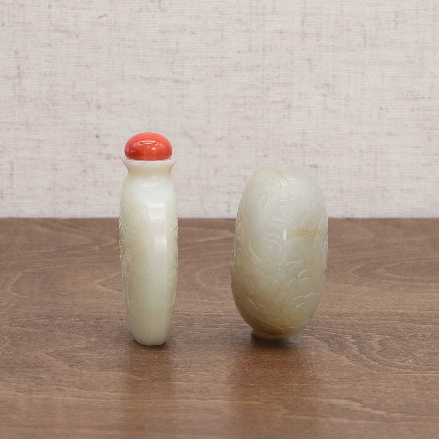Two Chinese jade snuff bottles, - Image 4 of 7