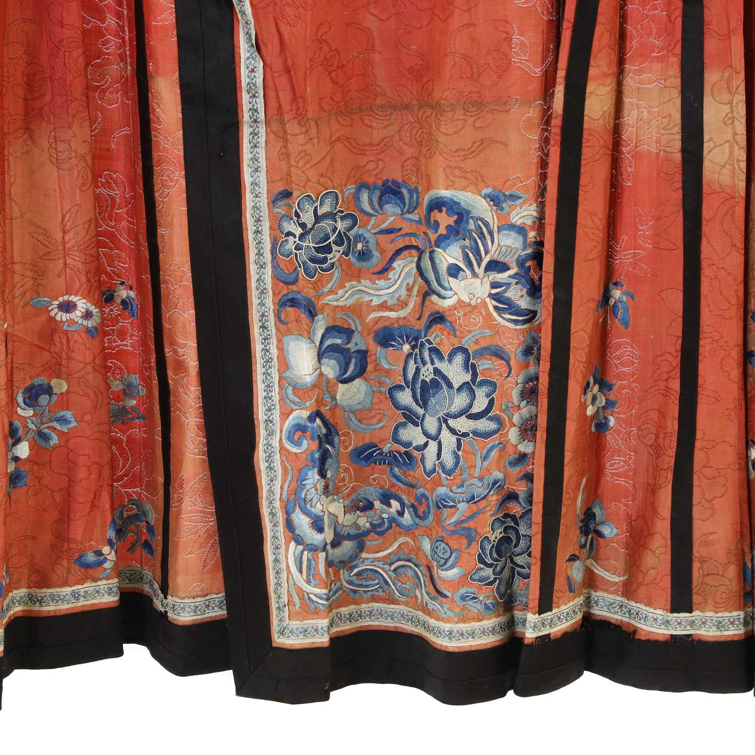 A Chinese embroidered skirt, - Image 4 of 6