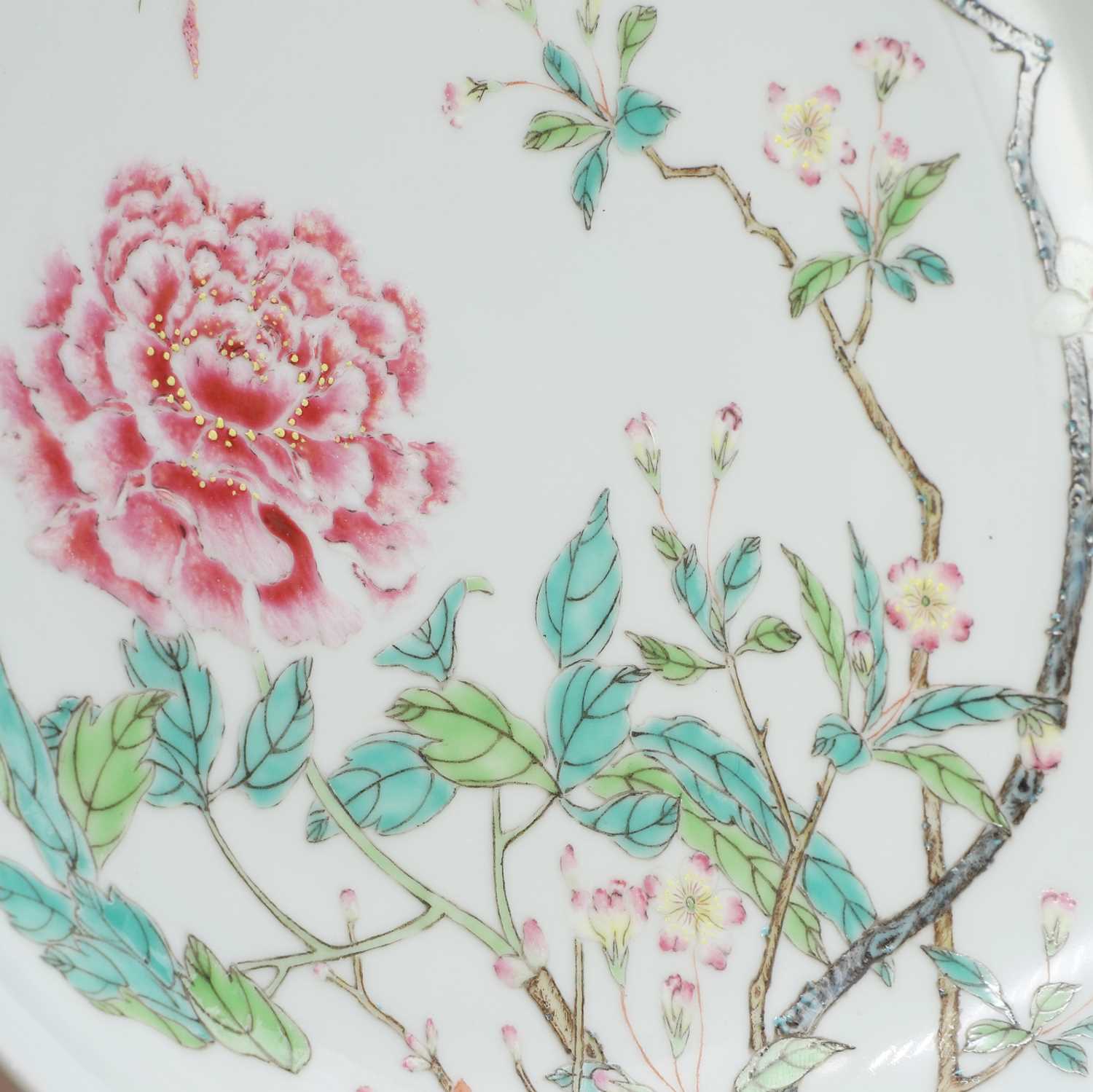 A Chinese famille rose dish, - Bild 5 aus 5