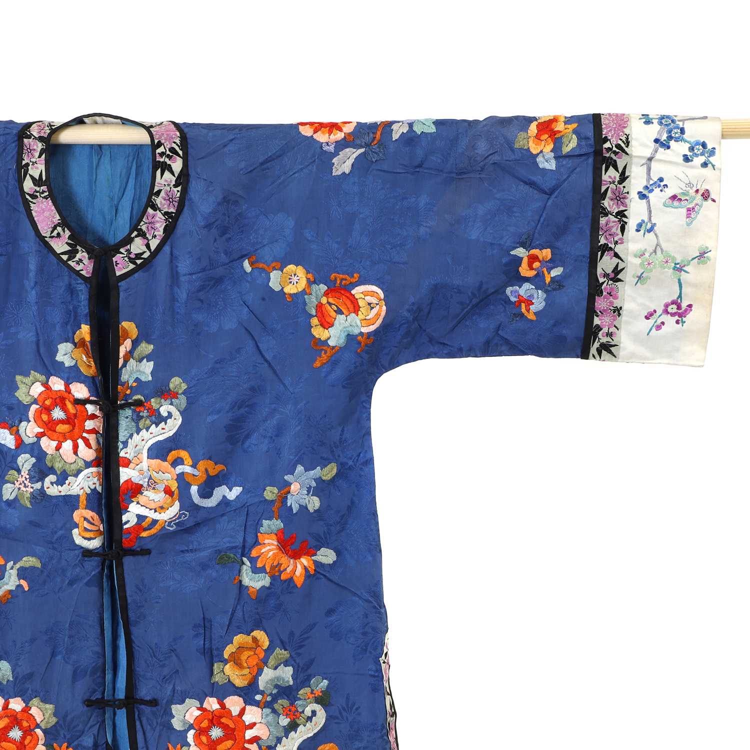 A Chinese silk dressing gown and pyjama set, - Image 5 of 20
