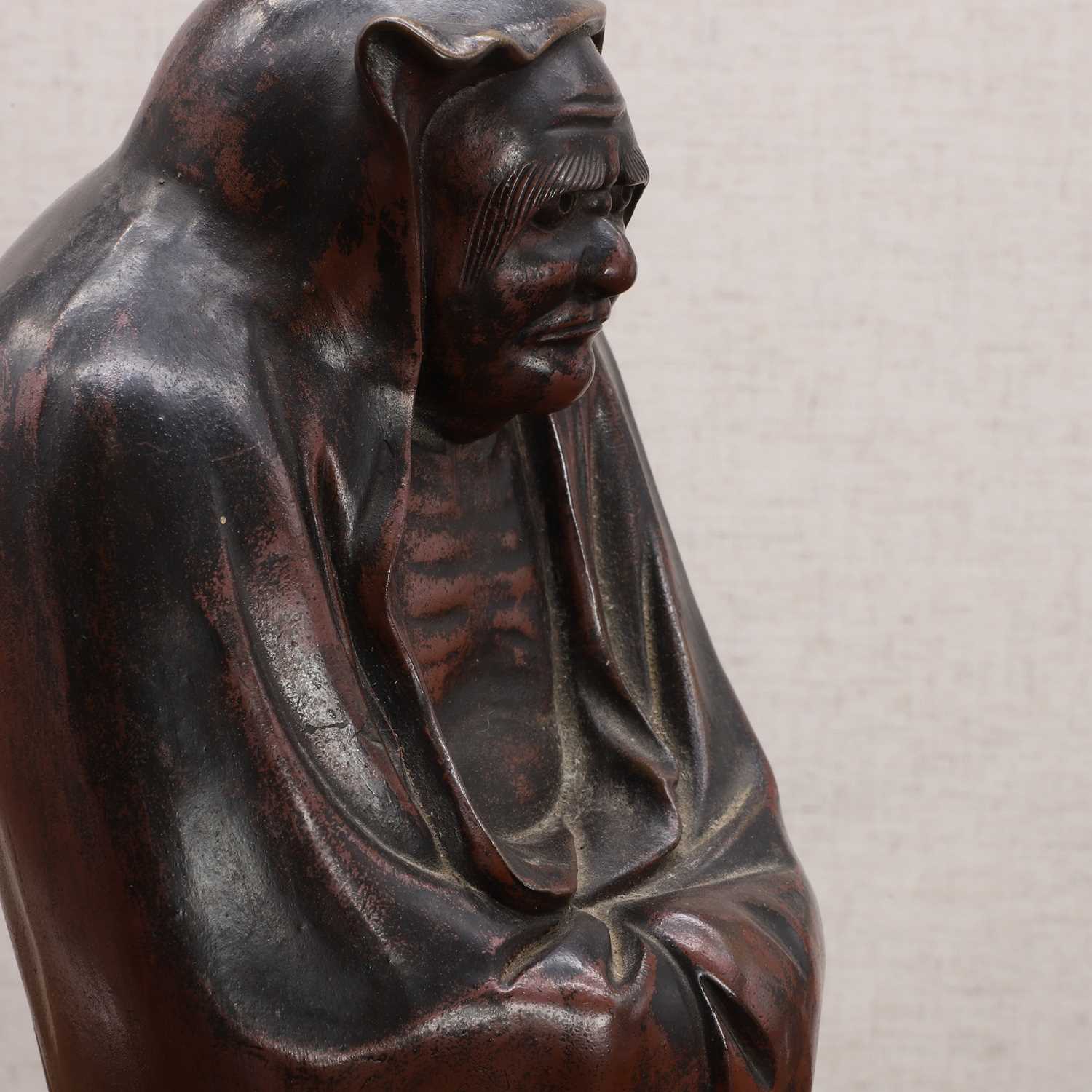 A Japanese Bizen-type stoneware figure, - Image 5 of 7