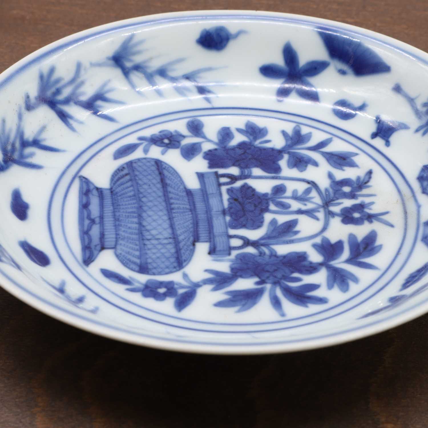 A Chinese blue and white saucer, - Image 4 of 5