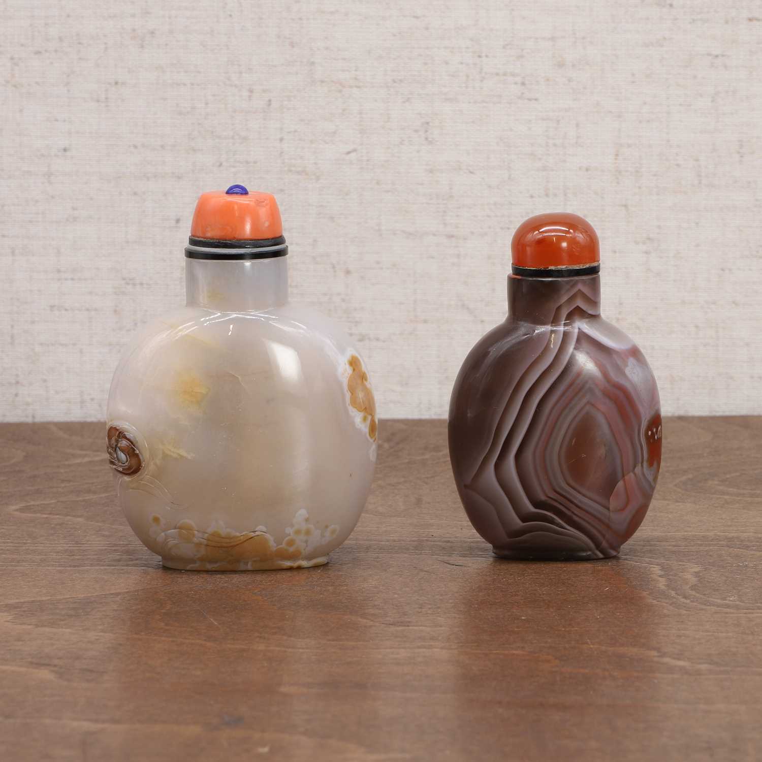 Two Chinese agate snuff bottles, - Image 3 of 7