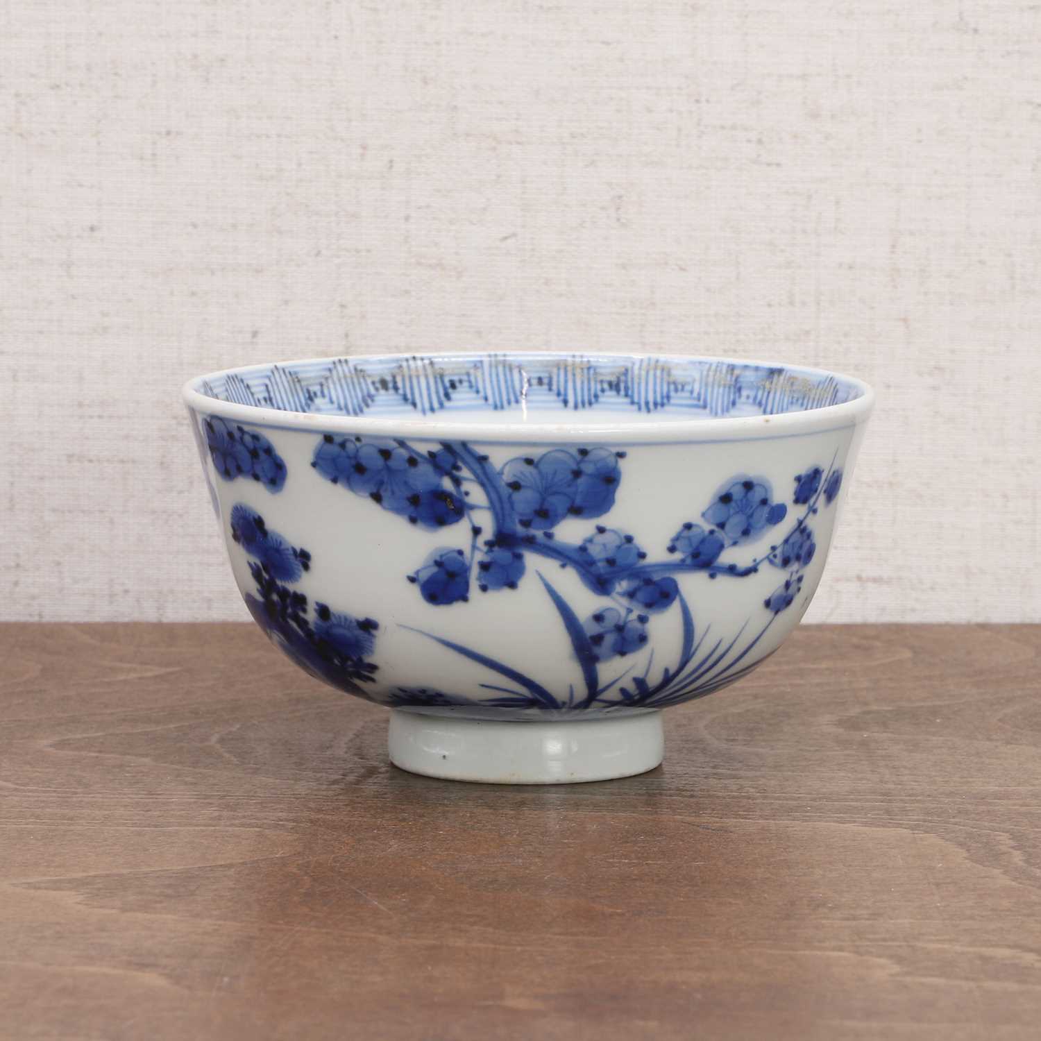 A Chinese export blue and white bowl, - Bild 2 aus 7