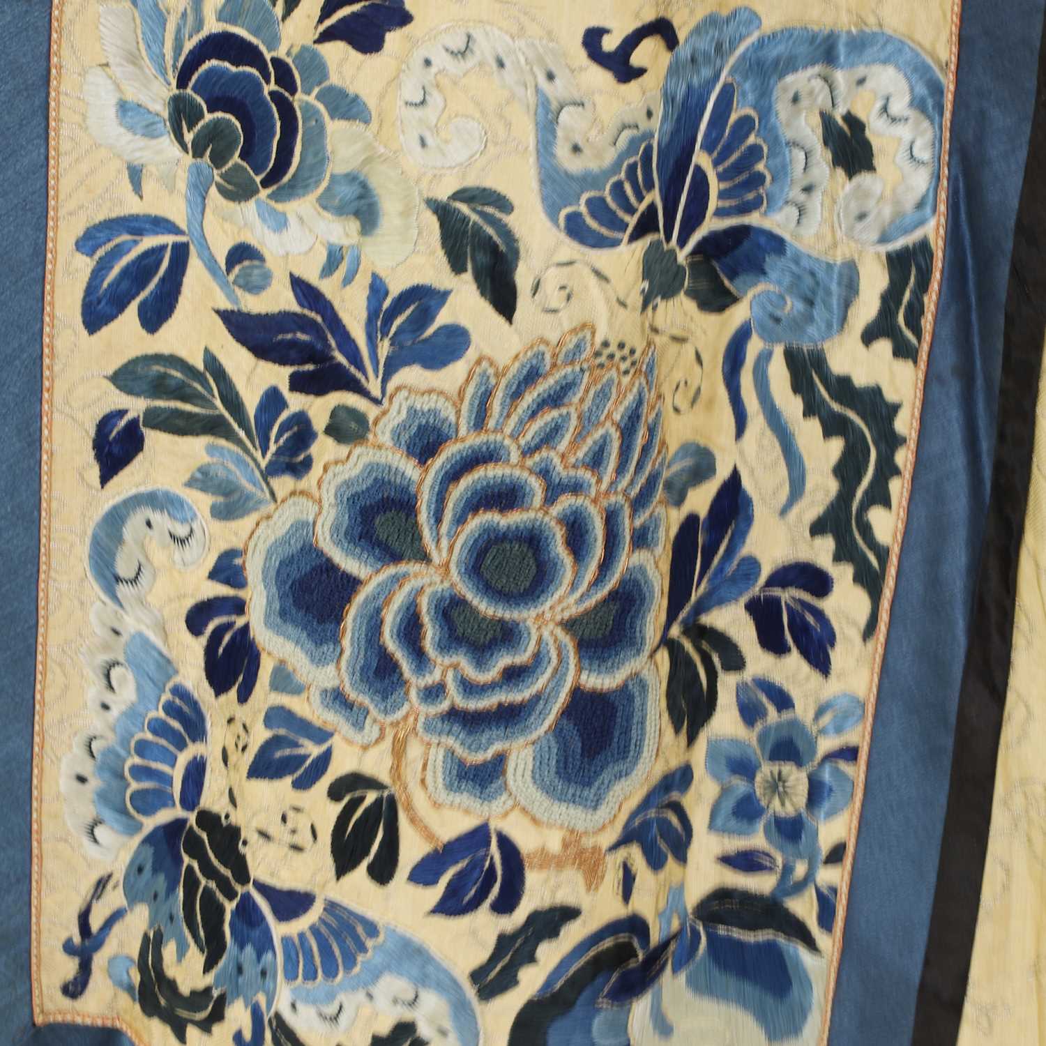 A Chinese embroidered skirt, - Image 4 of 4