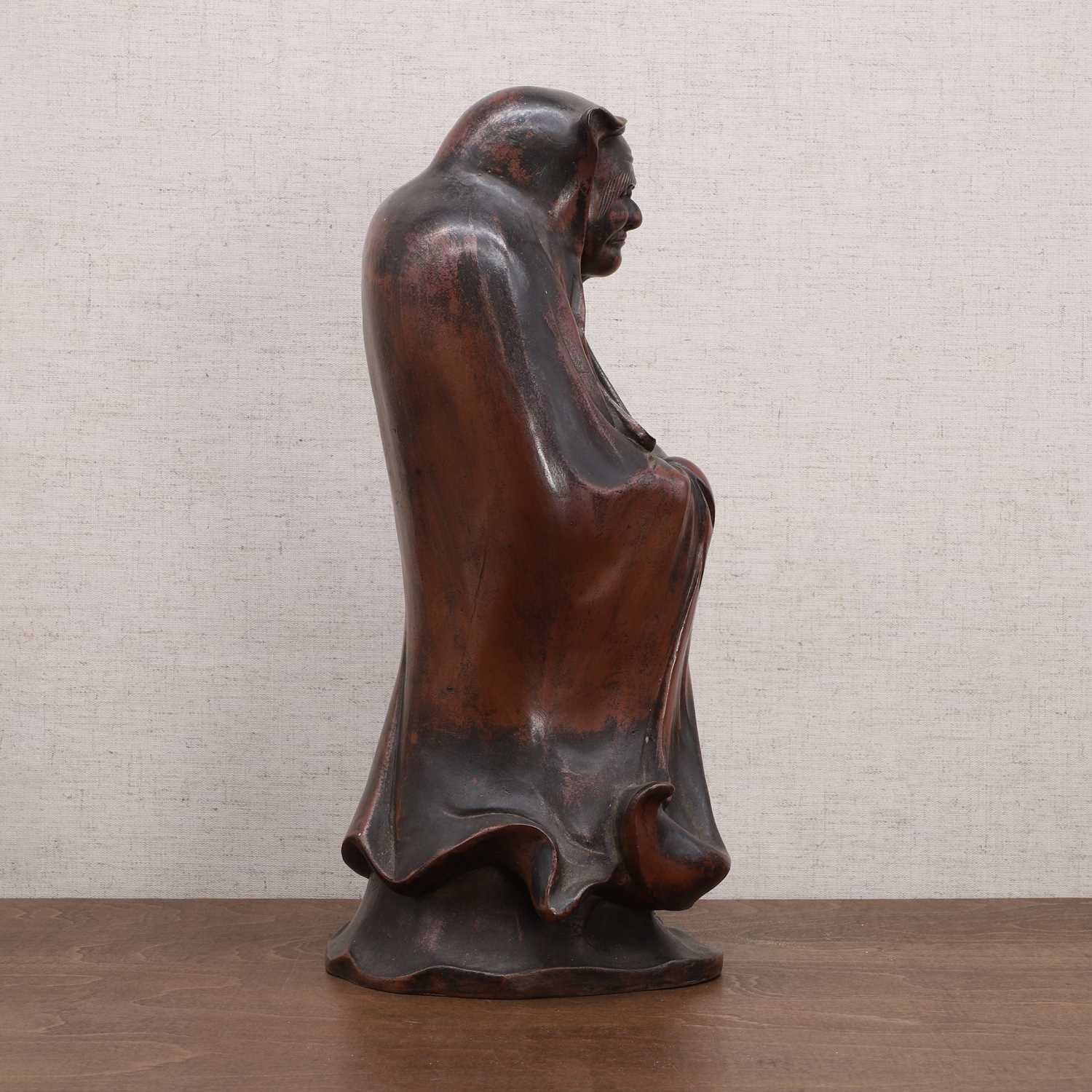 A Japanese Bizen-type stoneware figure, - Image 4 of 7