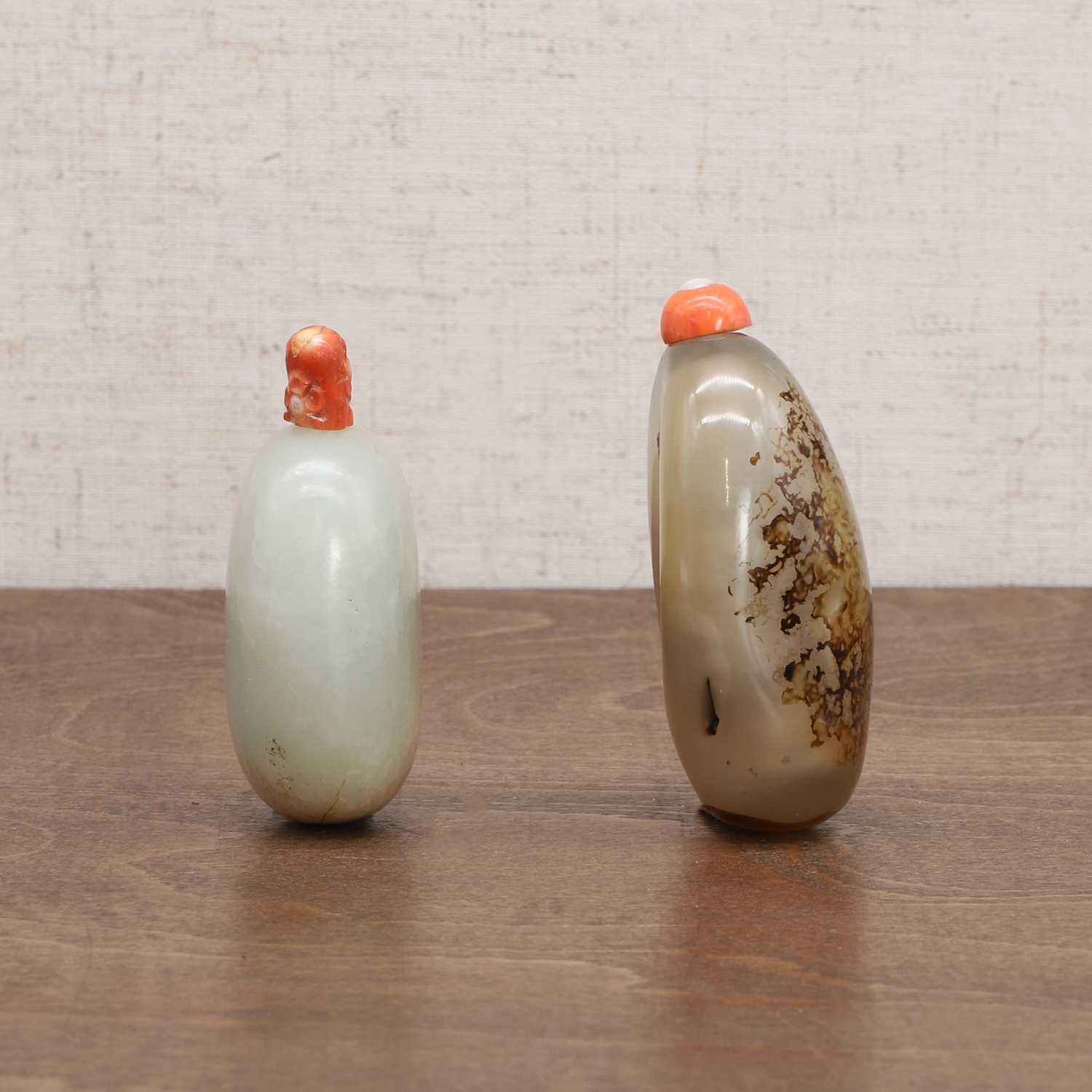 Two Chinese snuff bottles, - Image 2 of 6