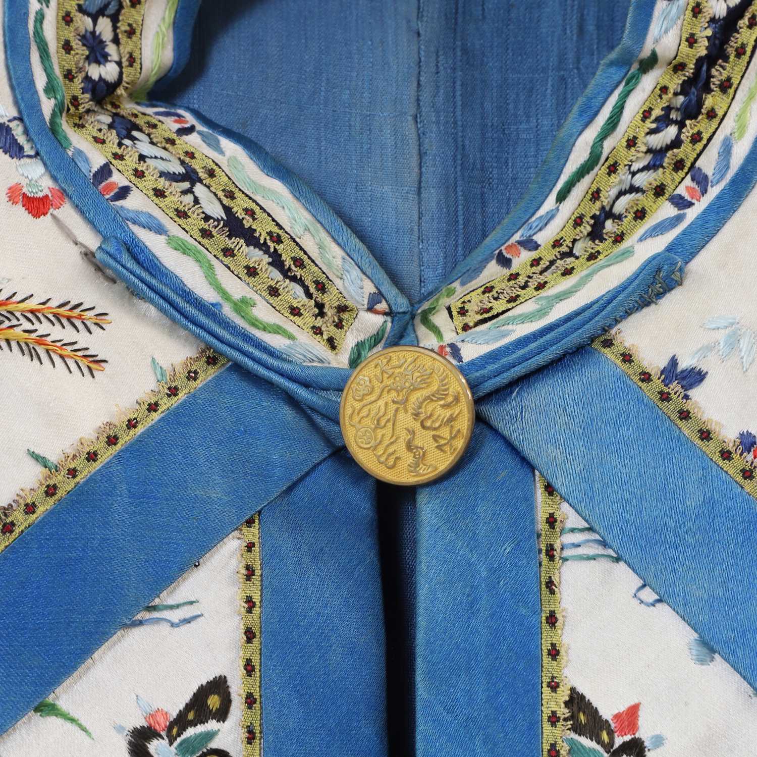 A Chinese embroidered lady's robe, - Image 5 of 10