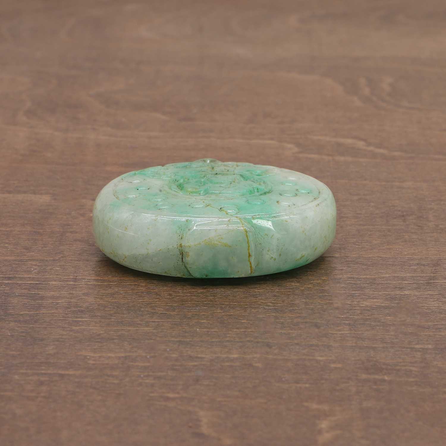 A Chinese jadeite snuff bottle, - Image 7 of 7