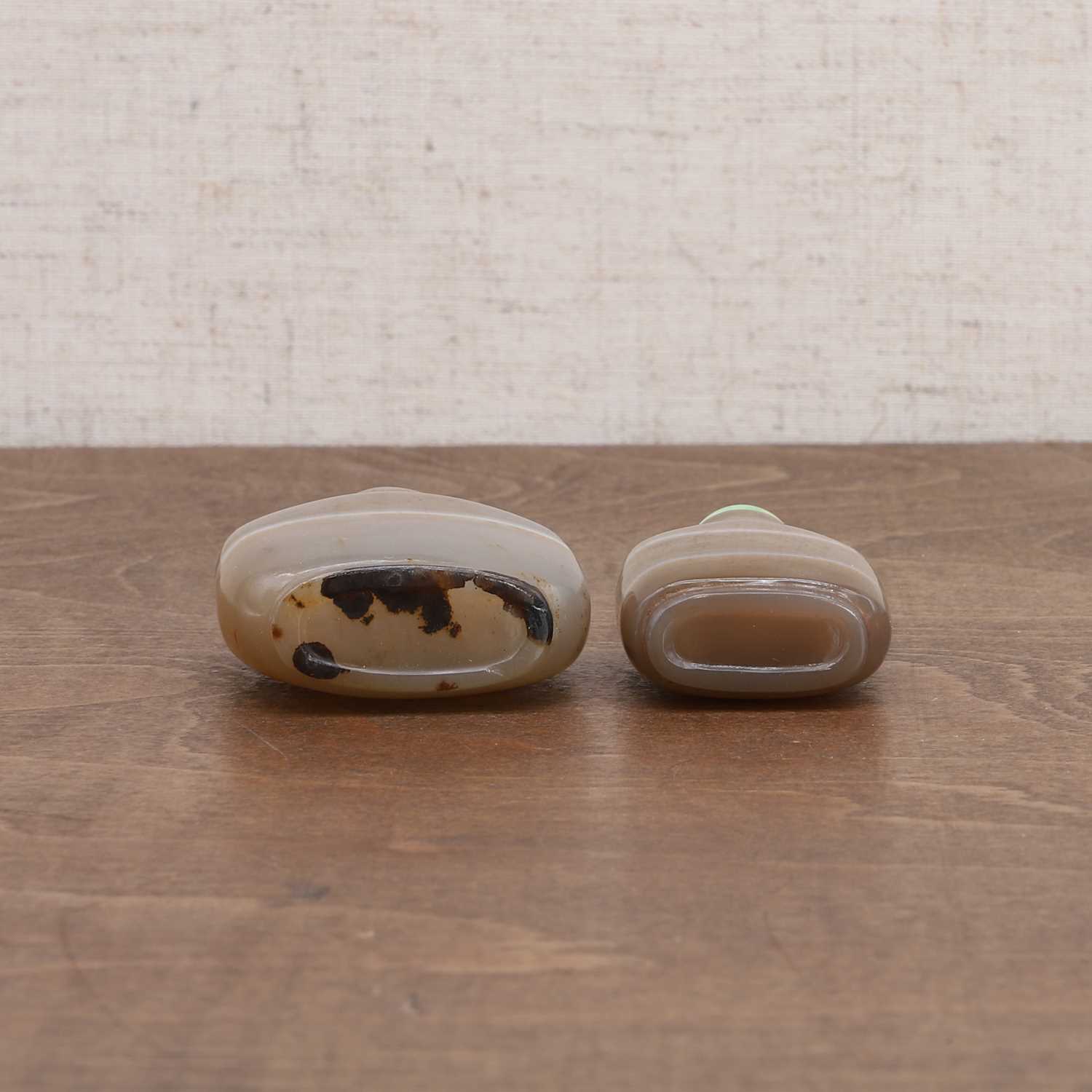 Two Chinese agate snuff bottles, - Image 6 of 7