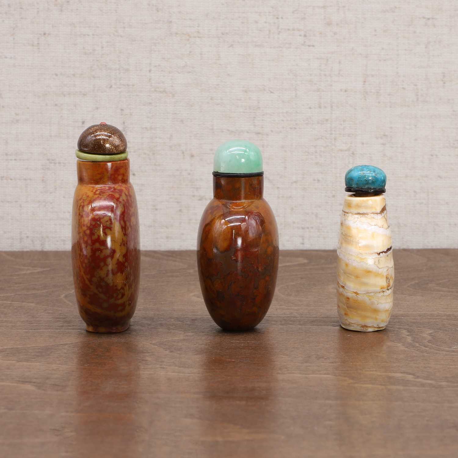 Three Chinese snuff bottles, - Image 4 of 7