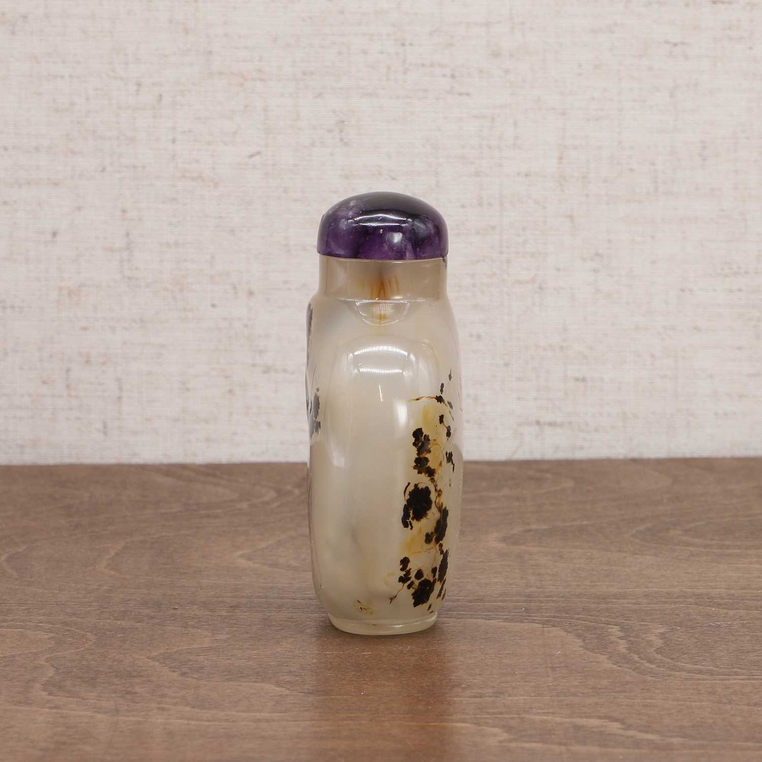 A Chinese agate snuff bottle, - Image 2 of 7