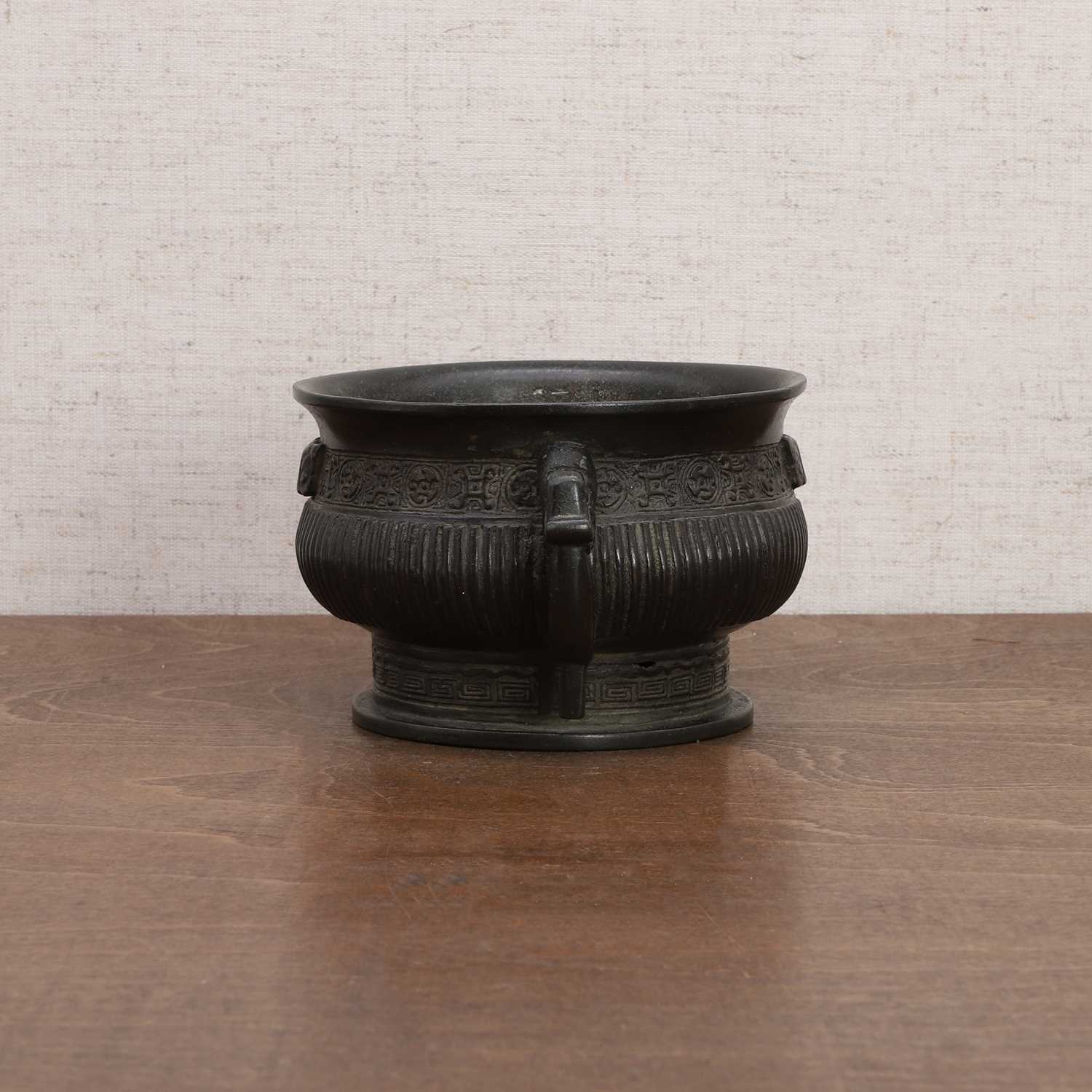 A Chinese bronze incense burner, - Image 4 of 7