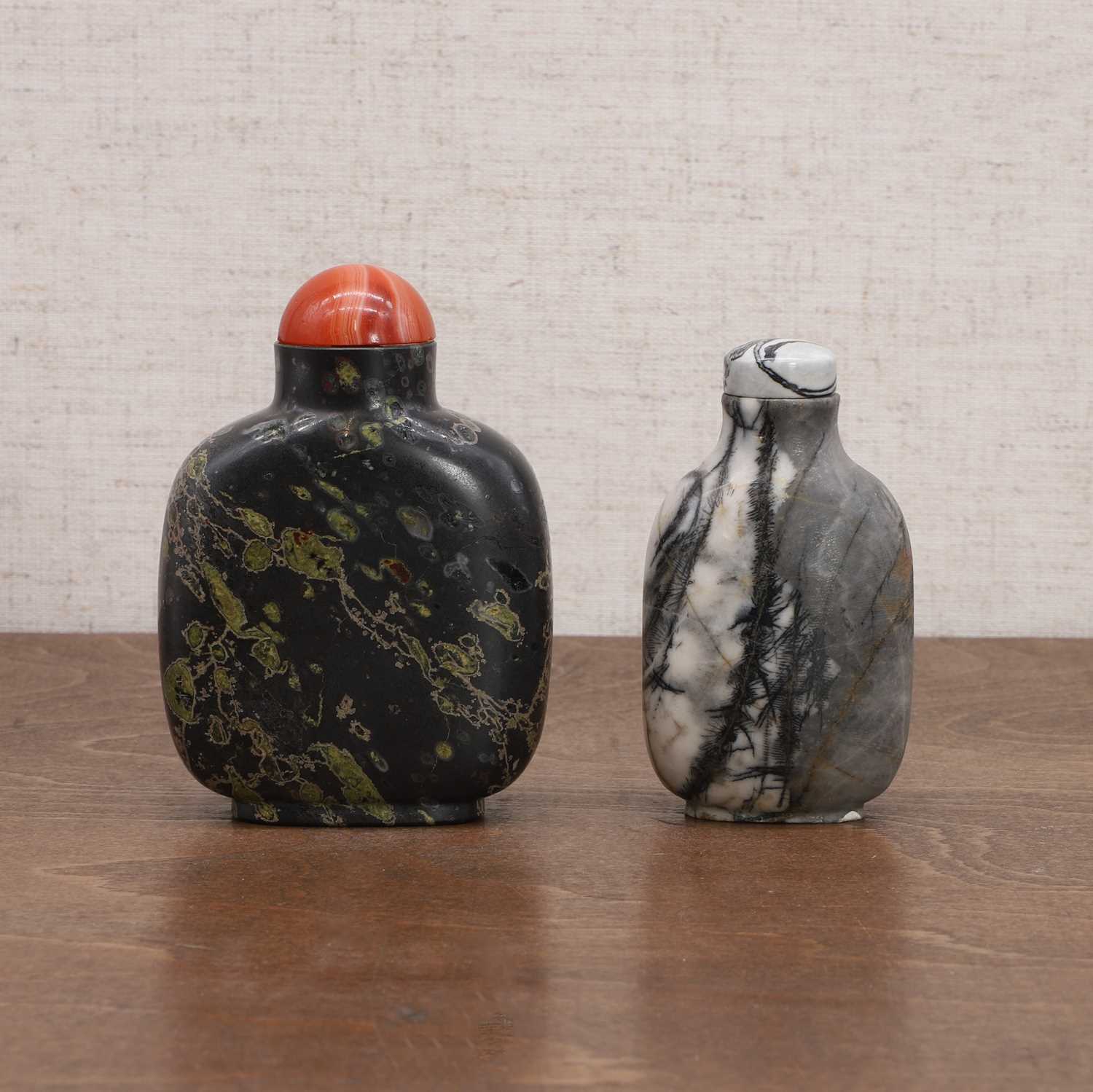 Two Chinese snuff bottles, - Image 2 of 7