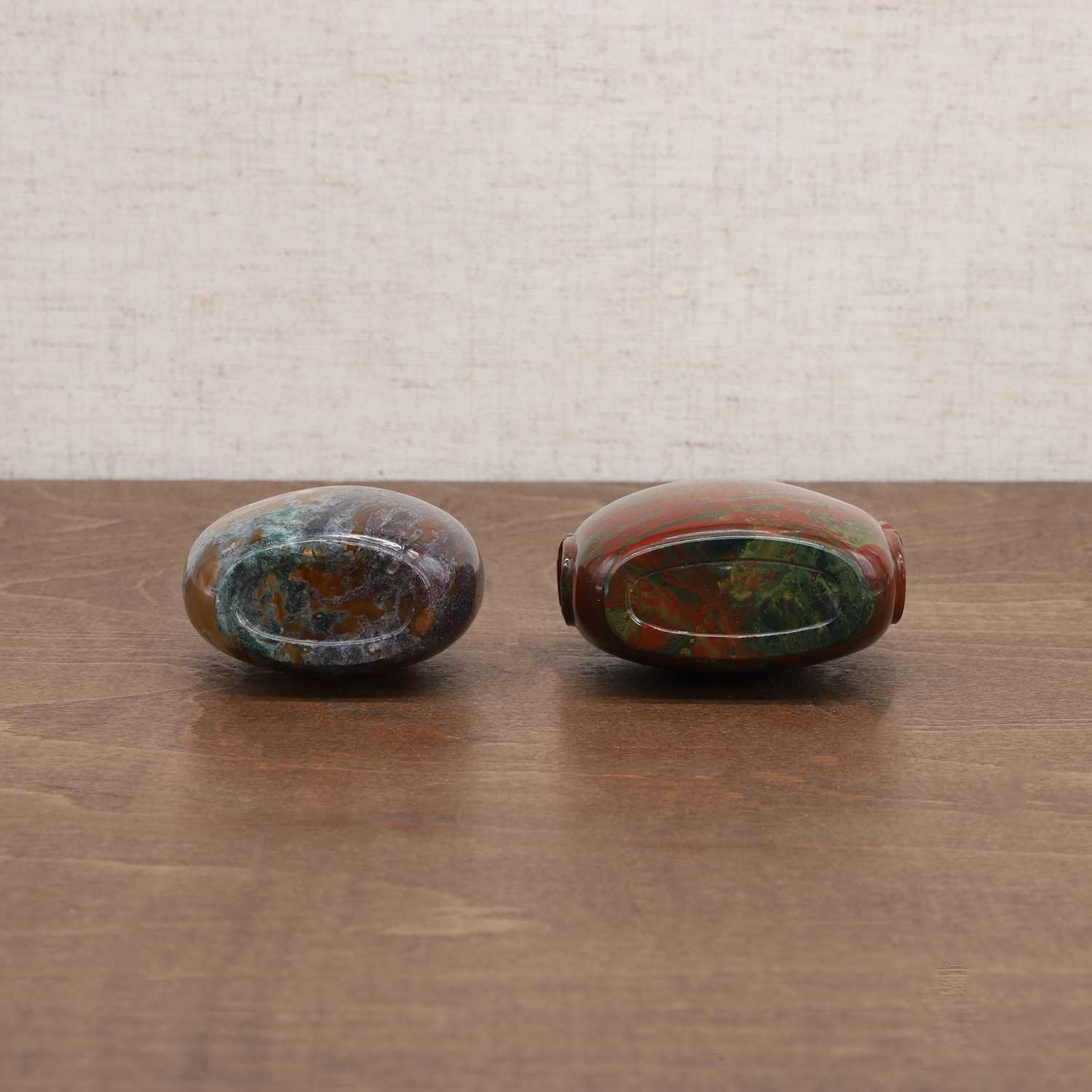 Two Chinese jasper snuff bottles, - Image 5 of 7