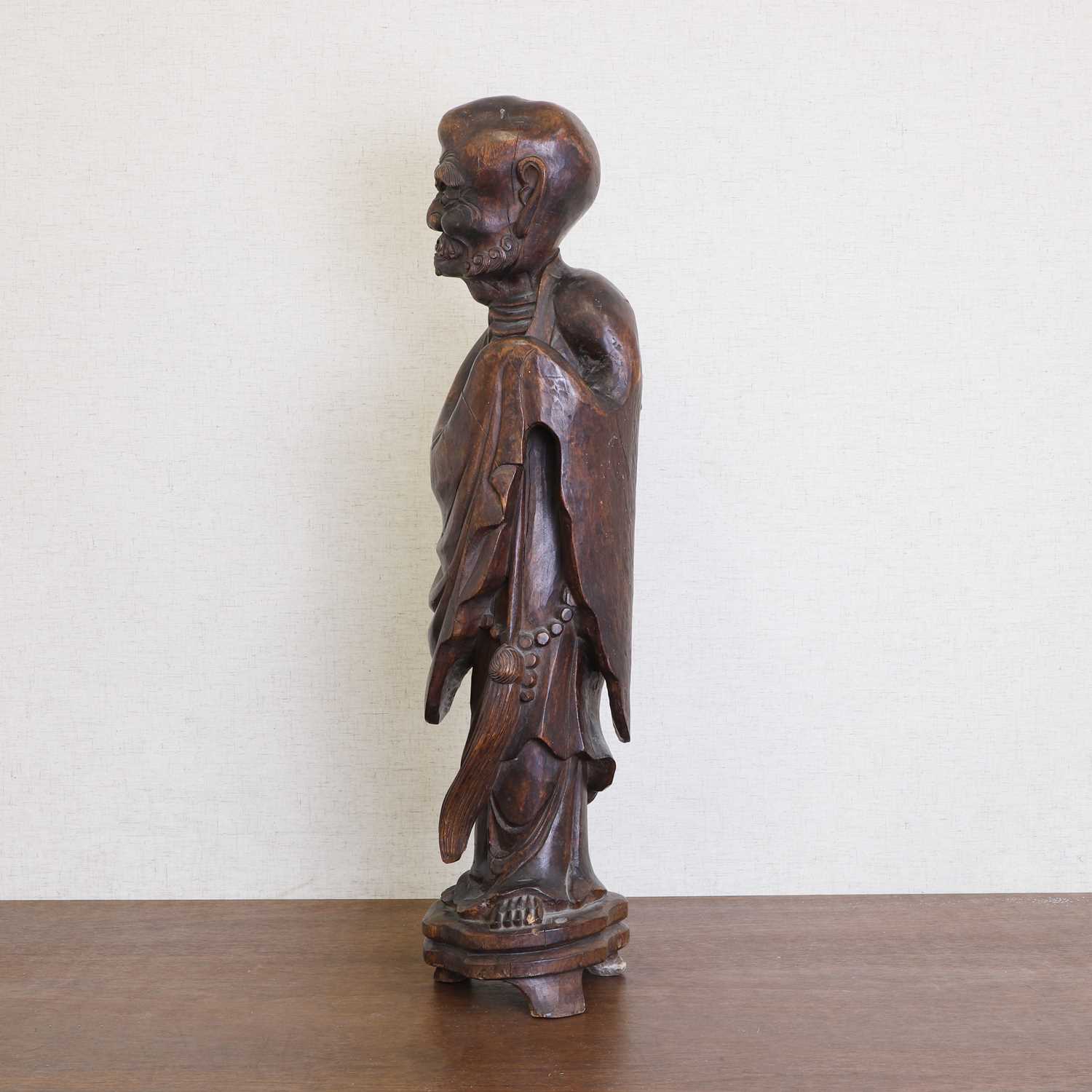 A Chinese wood carving, - Bild 4 aus 6