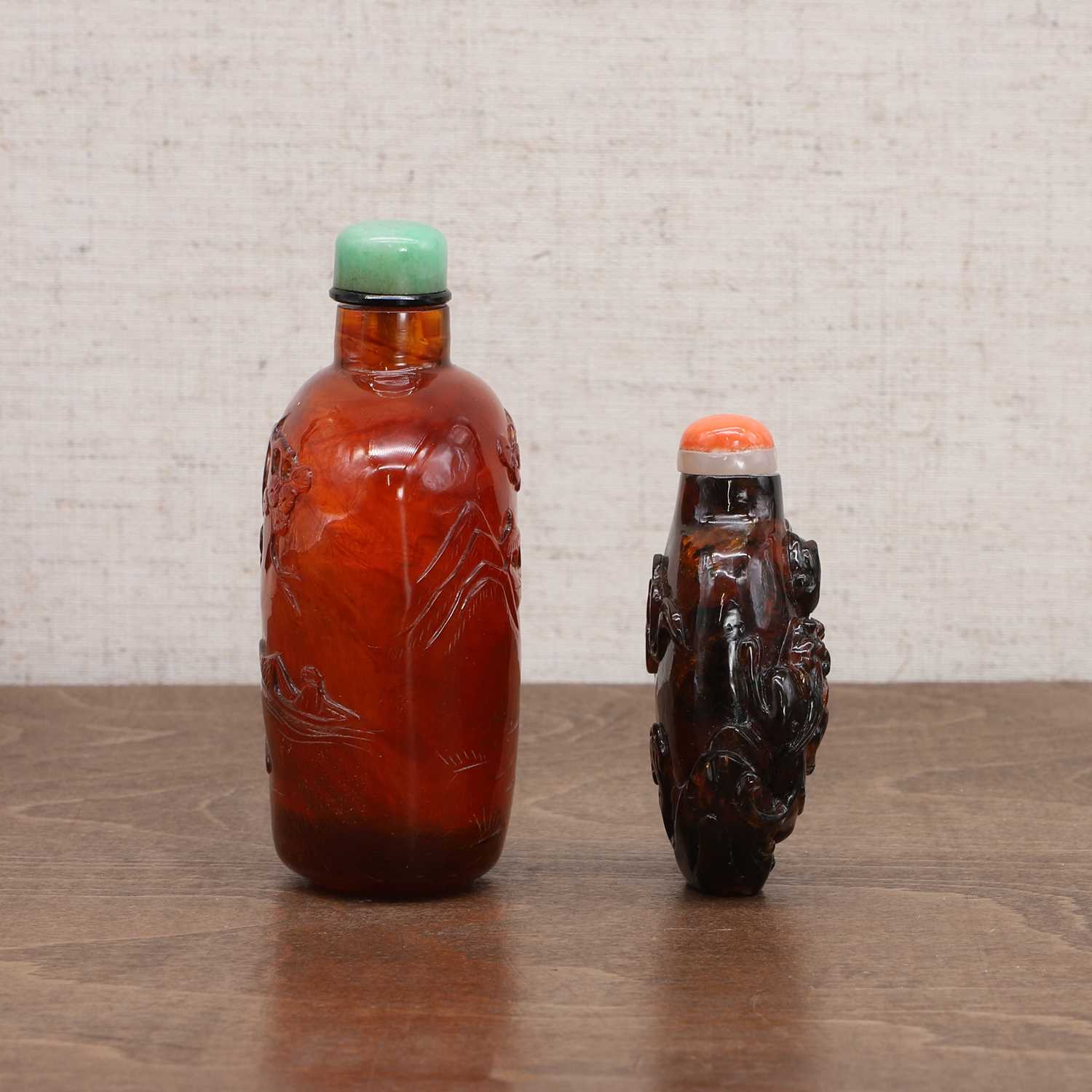 Two Chinese amber snuff bottles, - Image 4 of 8