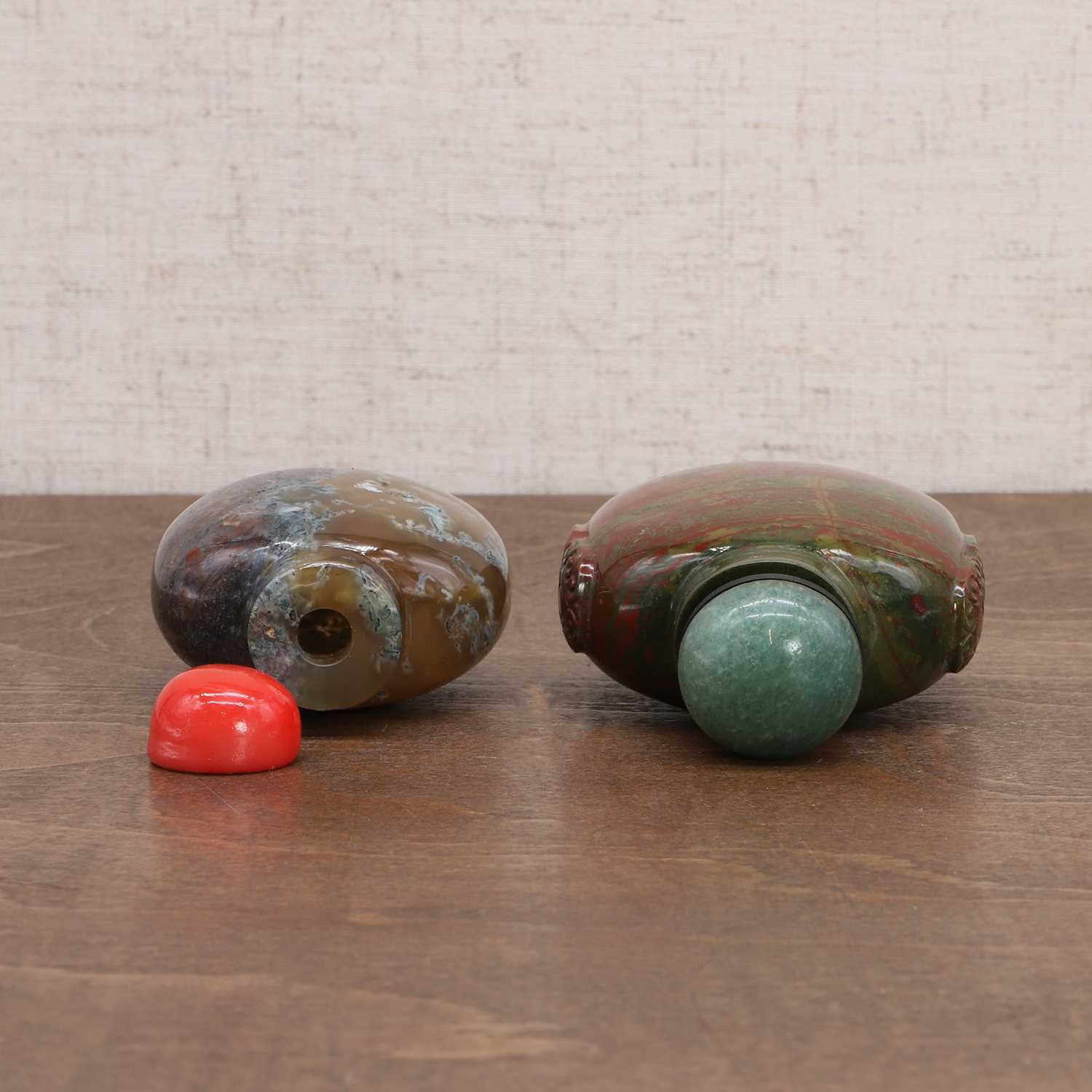 Two Chinese jasper snuff bottles, - Image 6 of 7