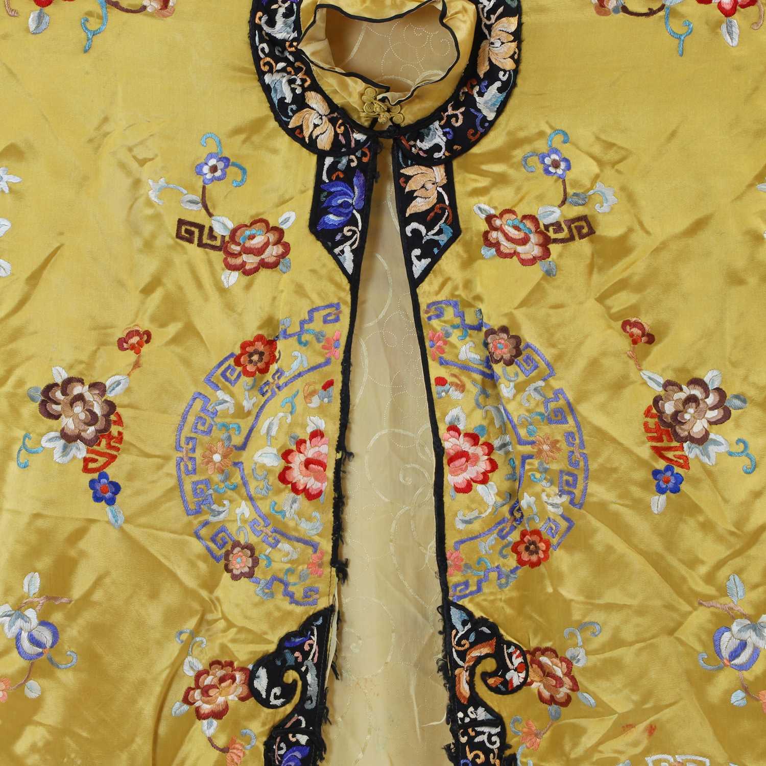 A Chinese embroidered lady's robe, - Image 6 of 12