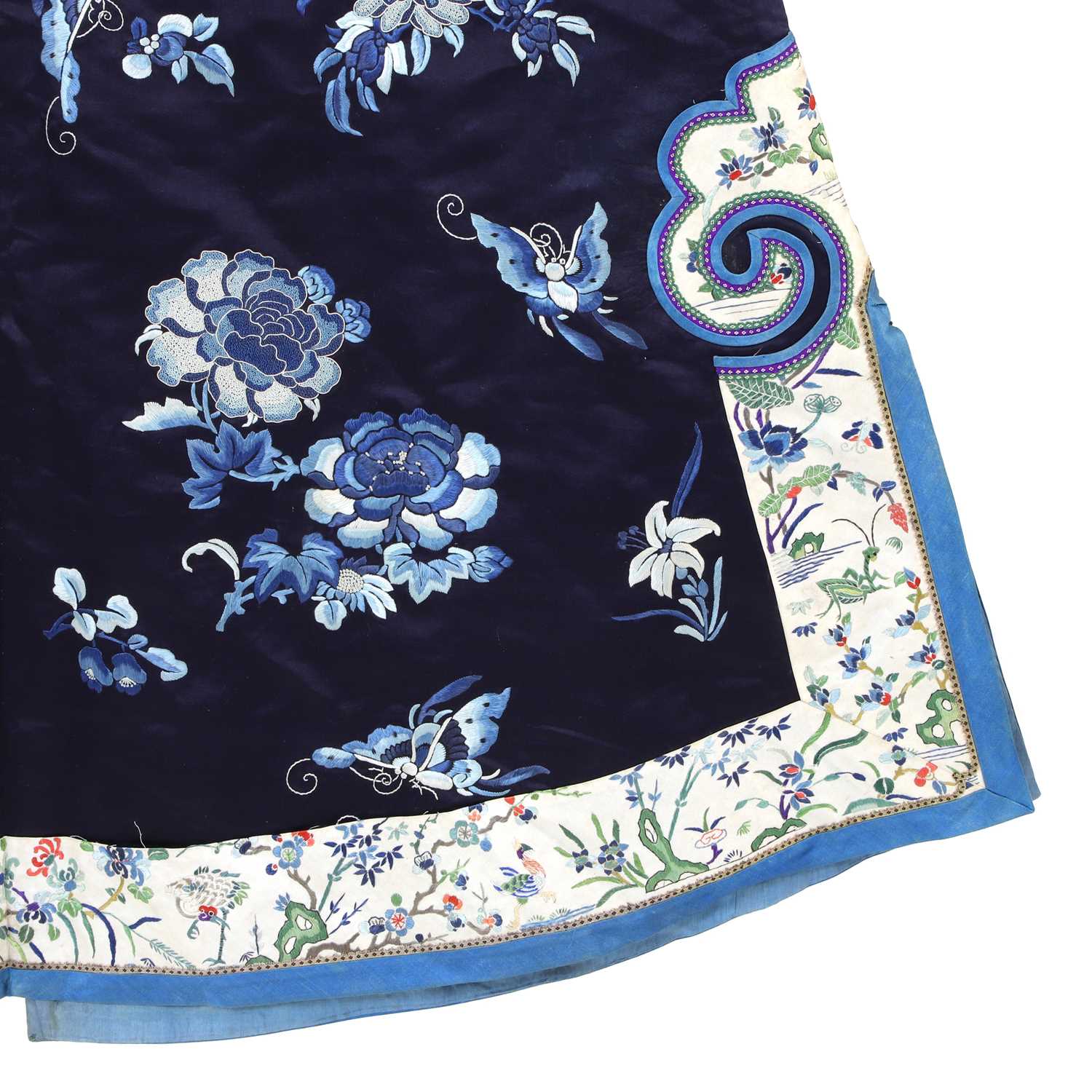 A Chinese embroidered lady's robe, - Image 8 of 10