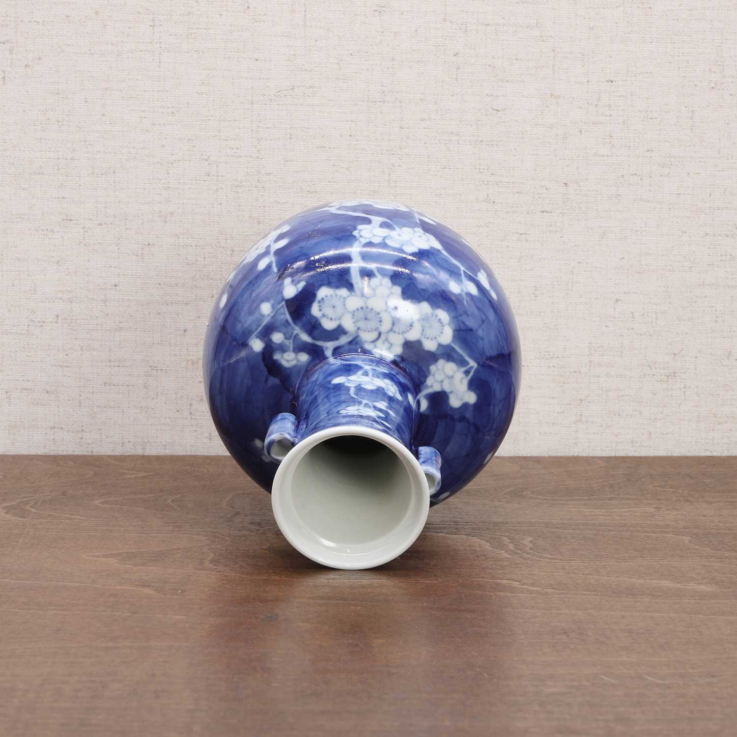A Chinese blue and white vase, - Image 5 of 7